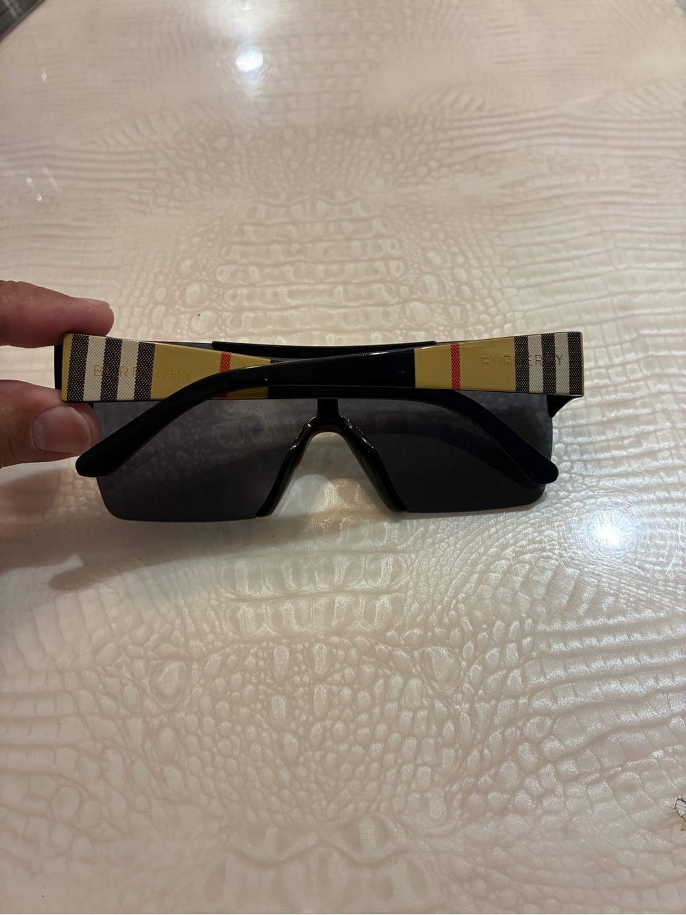 Burberry Black Shield Sunglasses with Signature Striped Temples - Picture 2 of 13